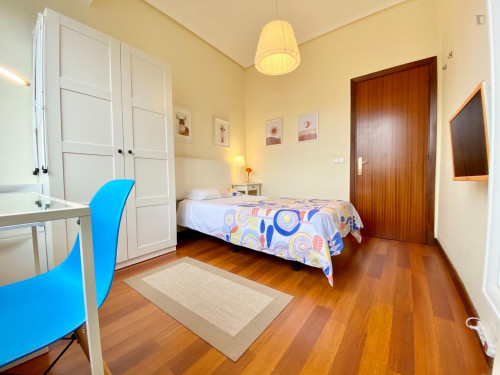 Single bedroom in 6-bedroom apartment - Gallery - 13