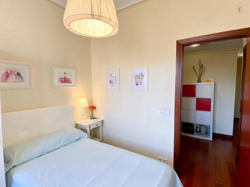 Single bedroom in 6-bedroom apartment - Gallery - 52