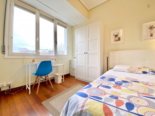 Single bedroom in 6-bedroom apartment - Gallery - 9