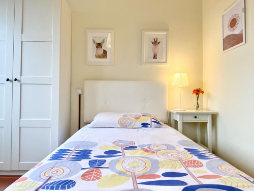 Single bedroom in 6-bedroom apartment - Gallery - 12