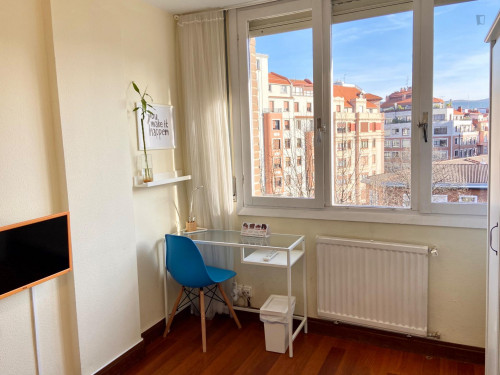 Single bedroom in 6-bedroom apartment - Gallery - 47