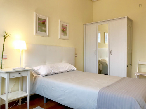Single bedroom in 7-bedroom apartment - Gallery - 36