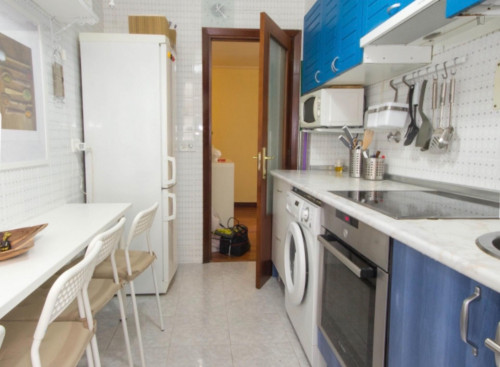 Single bedroom in 7-bedroom apartment