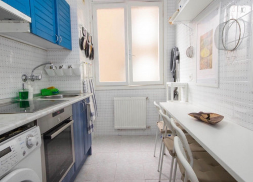 Single bedroom in 7-bedroom apartment