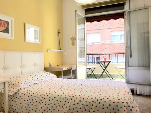 Great double bedroom with a balcony - Gallery - 25