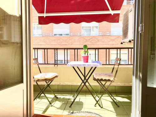 Great double bedroom with a balcony - Gallery - 22