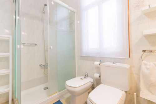 Great double bedroom with a balcony - Gallery - 30
