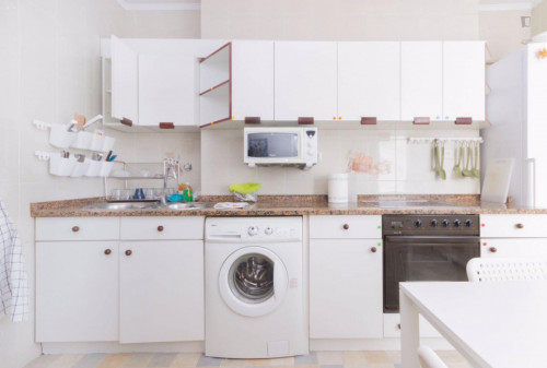 Great double bedroom with a balcony - Gallery - 28