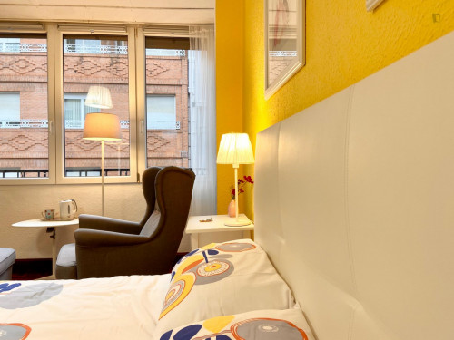 Cool double bedroom in a 5-bedroom apartment - Gallery - 19