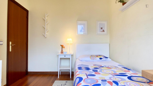 Single bedroom in 4-bedroom apartment - Gallery - 21