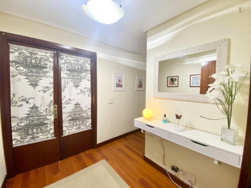 Single bedroom in 4-bedroom apartment - Gallery - 27