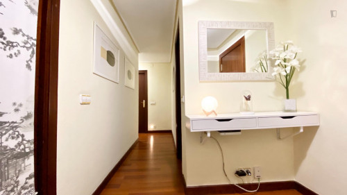 Single bedroom in 4-bedroom apartment - Gallery - 17