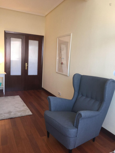 Single bedroom in 4-bedroom apartment - Gallery - 34