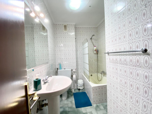 Single bedroom in 4-bedroom apartment - Gallery - 6