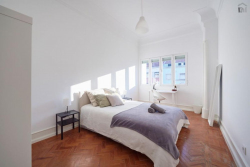 Very single bedroom near the Alameda metro