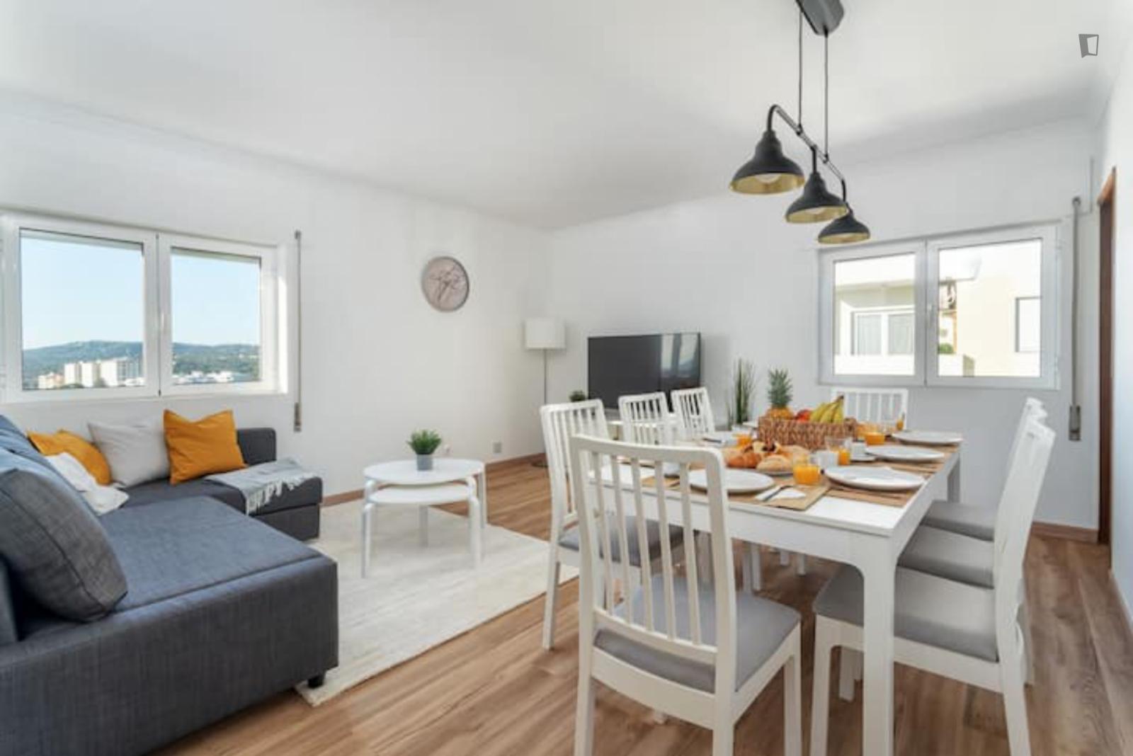 Delightful 3-Bedroom Apartment In Loulé - 1