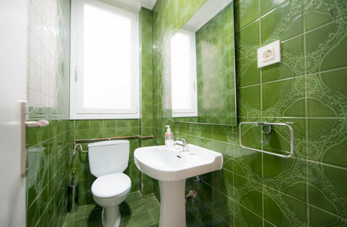 Confortable double bedroom close to Deusto Metro Station