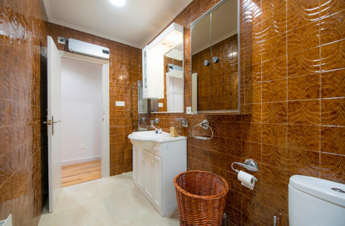 Confortable double bedroom close to Deusto Metro Station  - Gallery -  5