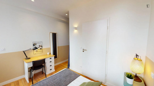 Cool double ensuite bedroom next to Jeanne d'Arc metro station