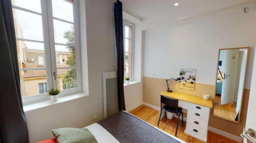Cool double ensuite bedroom next to Jeanne d'Arc metro station