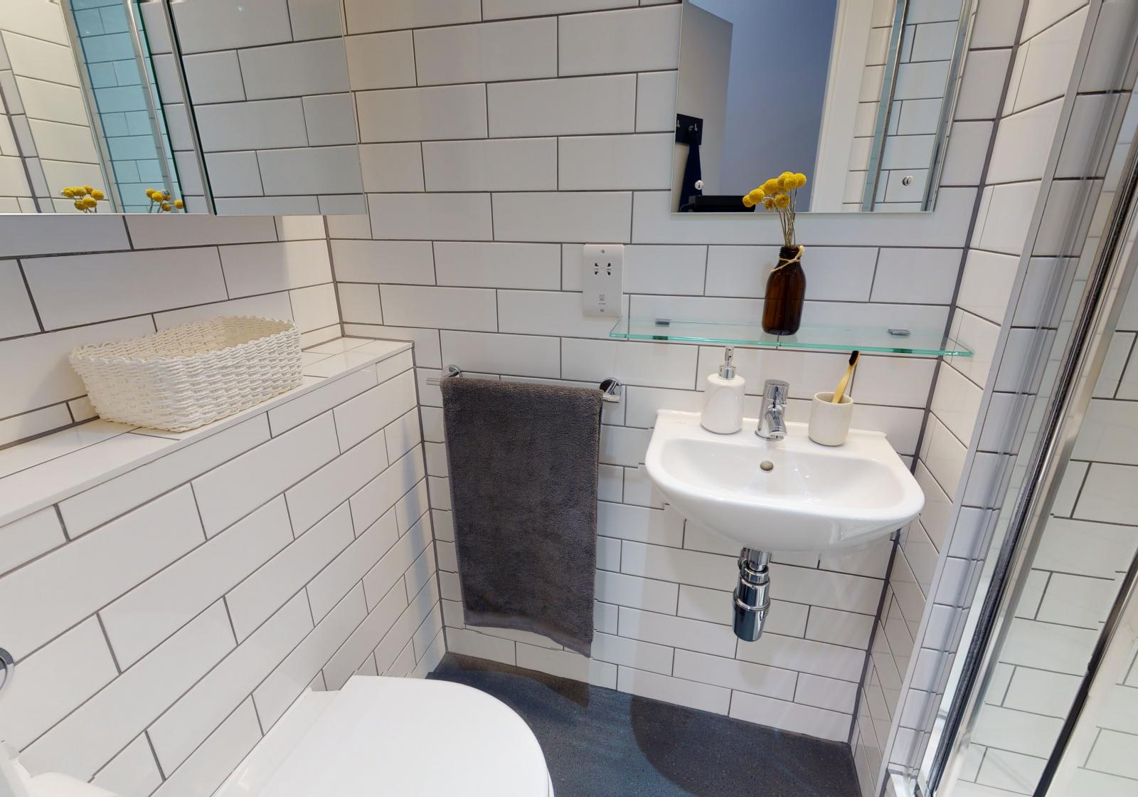 Silver En-Suite  -  iQ Bloomsbury  - Gallery -  5