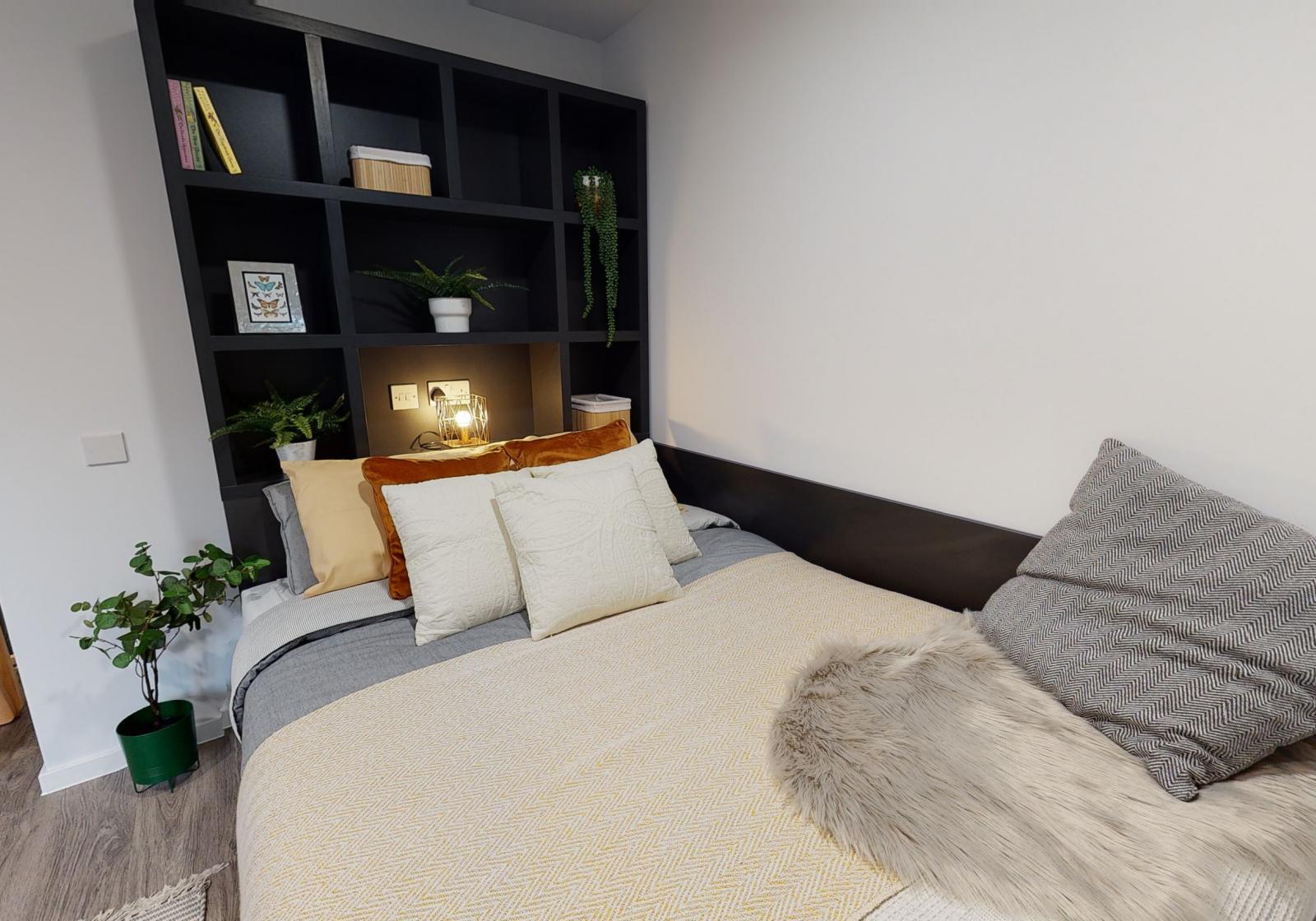  Platinum Studio Plus  -  iQ Bloomsbury  - Gallery -  4