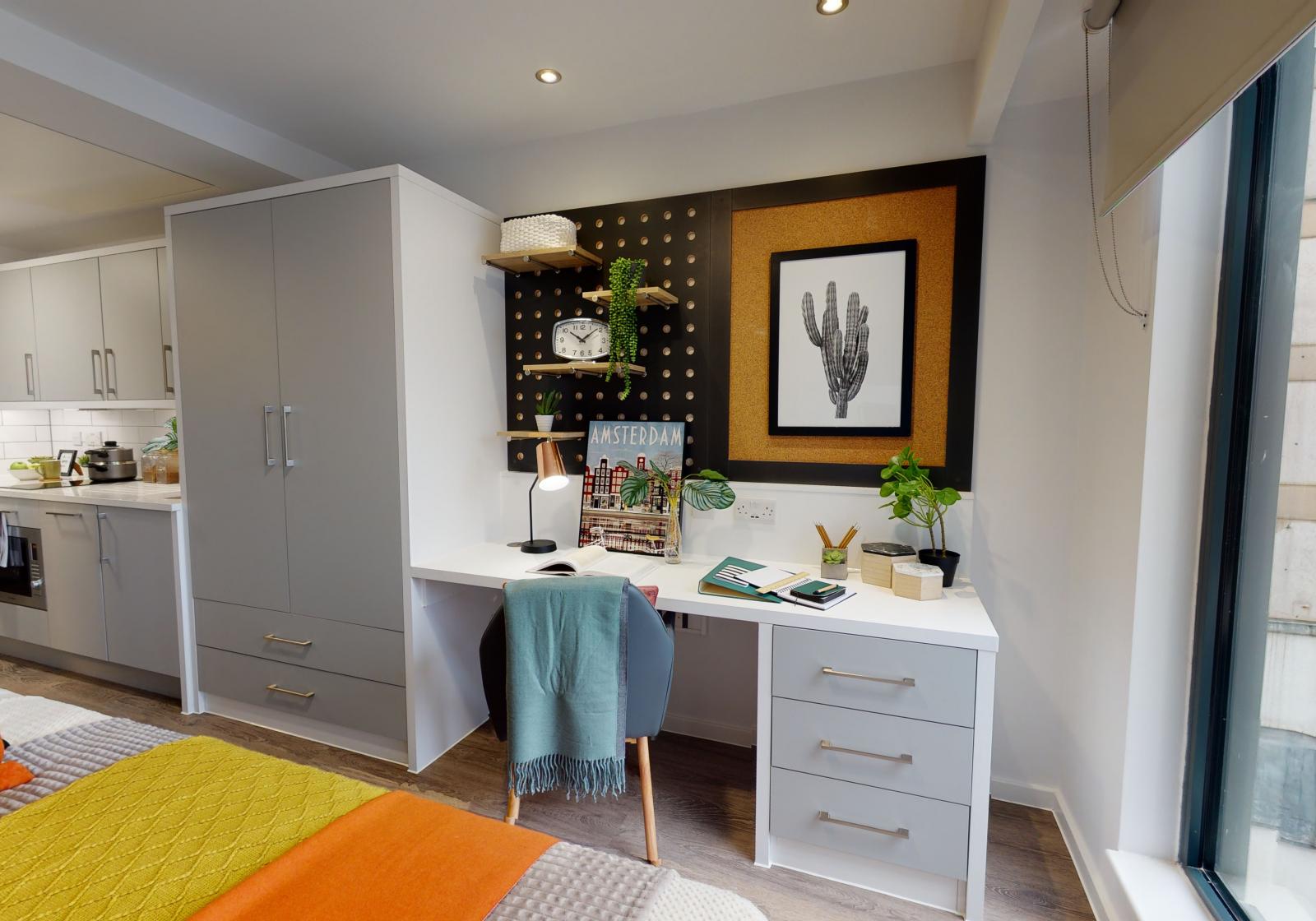  Silver Studio Plus  -  iQ Bloomsbury  - Gallery -  3