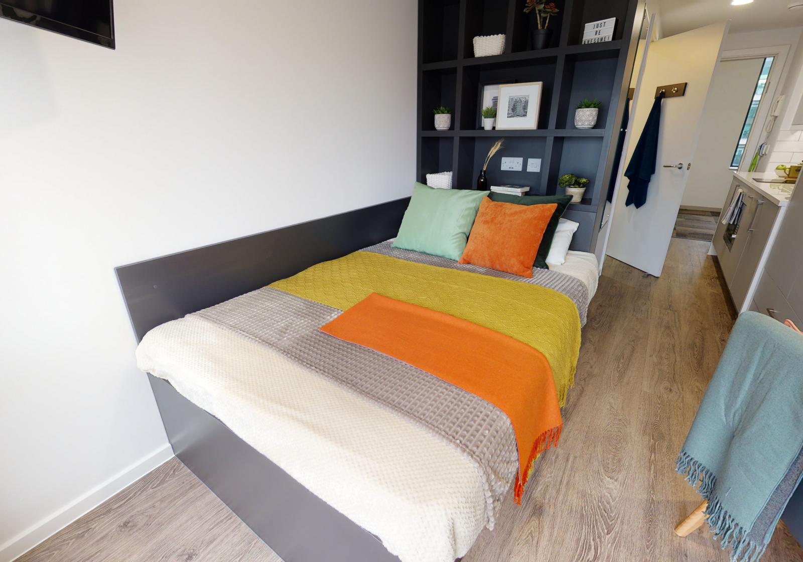  Silver Studio Plus  -  iQ Bloomsbury  - Gallery -  1
