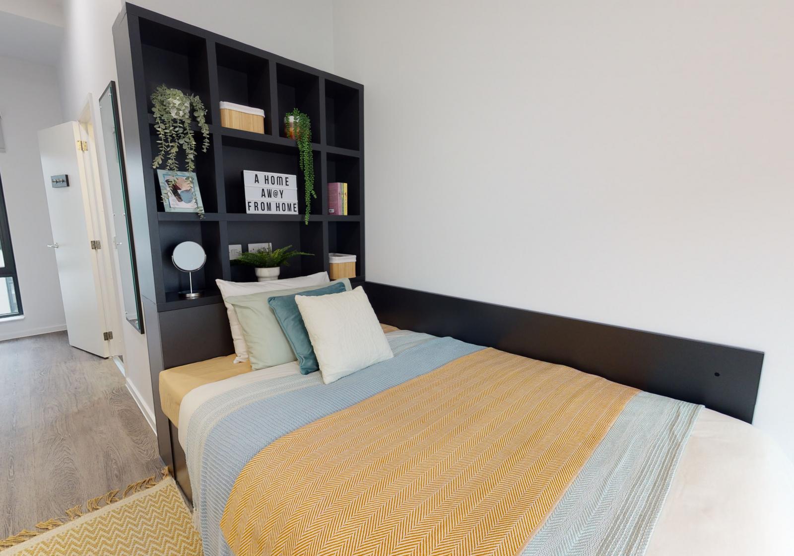 Gold En-Suite - 1