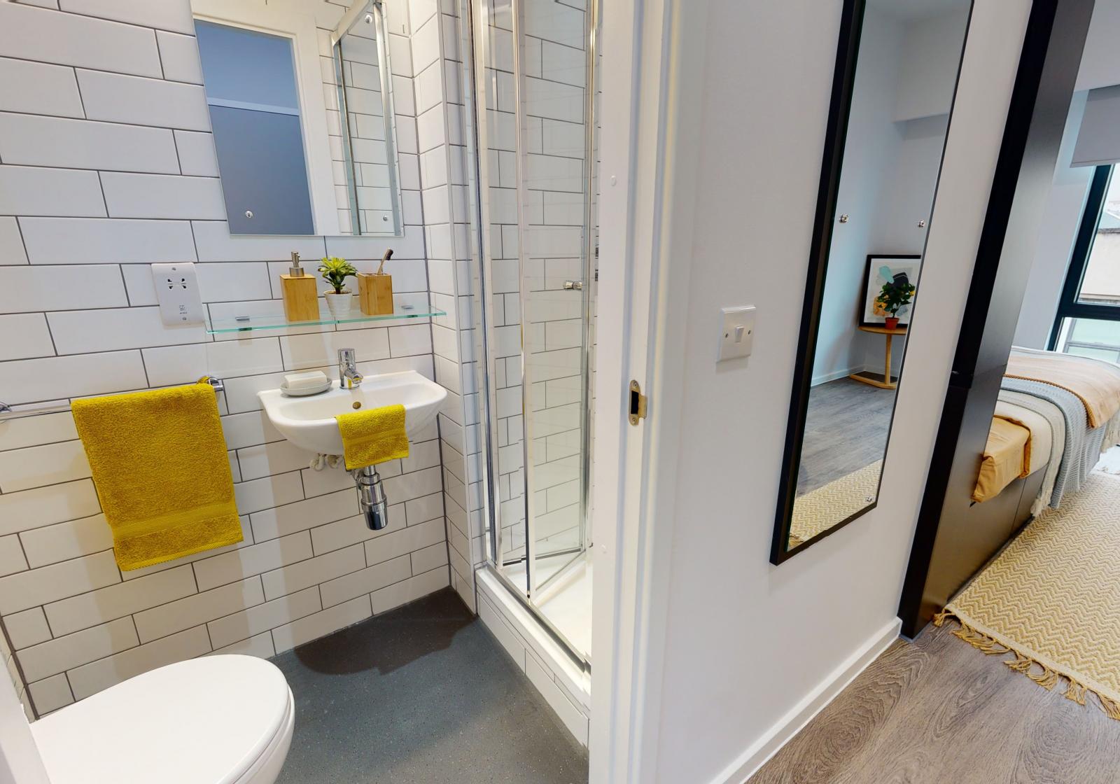 Gold En-Suite - 6