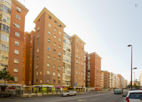 Ample 4-bedroom flat in Los Remedios neighbourhood