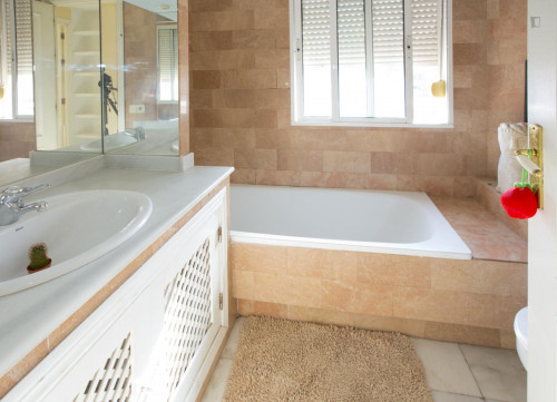 Ample 4-bedroom flat in Los Remedios neighbourhood - Gallery - 26