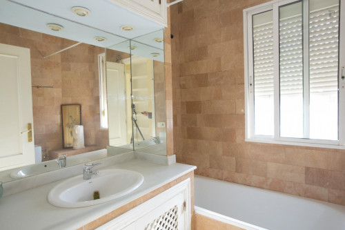 Ample 4-bedroom flat in Los Remedios neighbourhood - Gallery - 27
