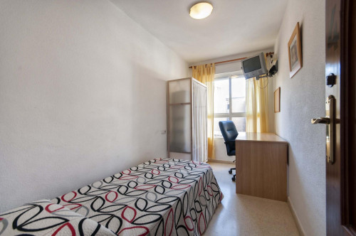 Single bedroom in a 6-bedroom apartment close to Marq - Castillo train station - Gallery - 27