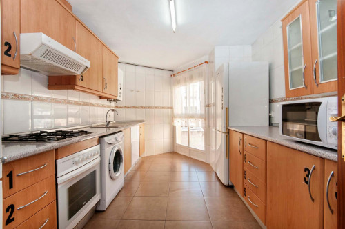 Single bedroom in a 6-bedroom apartment close to Marq - Castillo train station - Gallery - 22