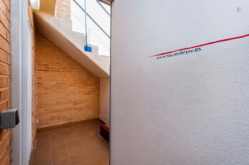 Single bedroom in a 6-bedroom apartment close to Marq - Castillo train station - Gallery - 13