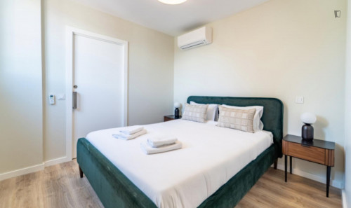 Bright 1 bedroom apartment near Braga Cathedral