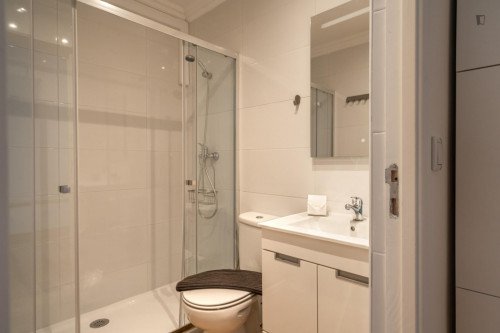 Inviting 3-bedroom apartment in Penha de França