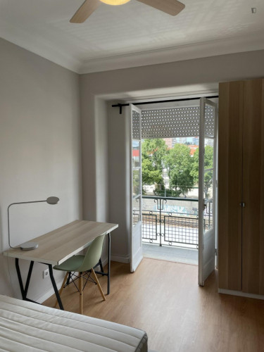 Appealing single bedroom with balcony