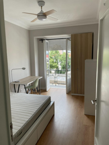 Appealing single bedroom with balcony  - Gallery -  5