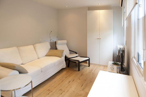 Cool studio apartment close to Universidad de Sevilla Escuela Técnica Superior de Arquitectura