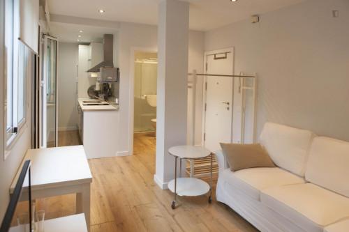 Cool studio apartment close to Universidad de Sevilla Escuela Técnica Superior de Arquitectura