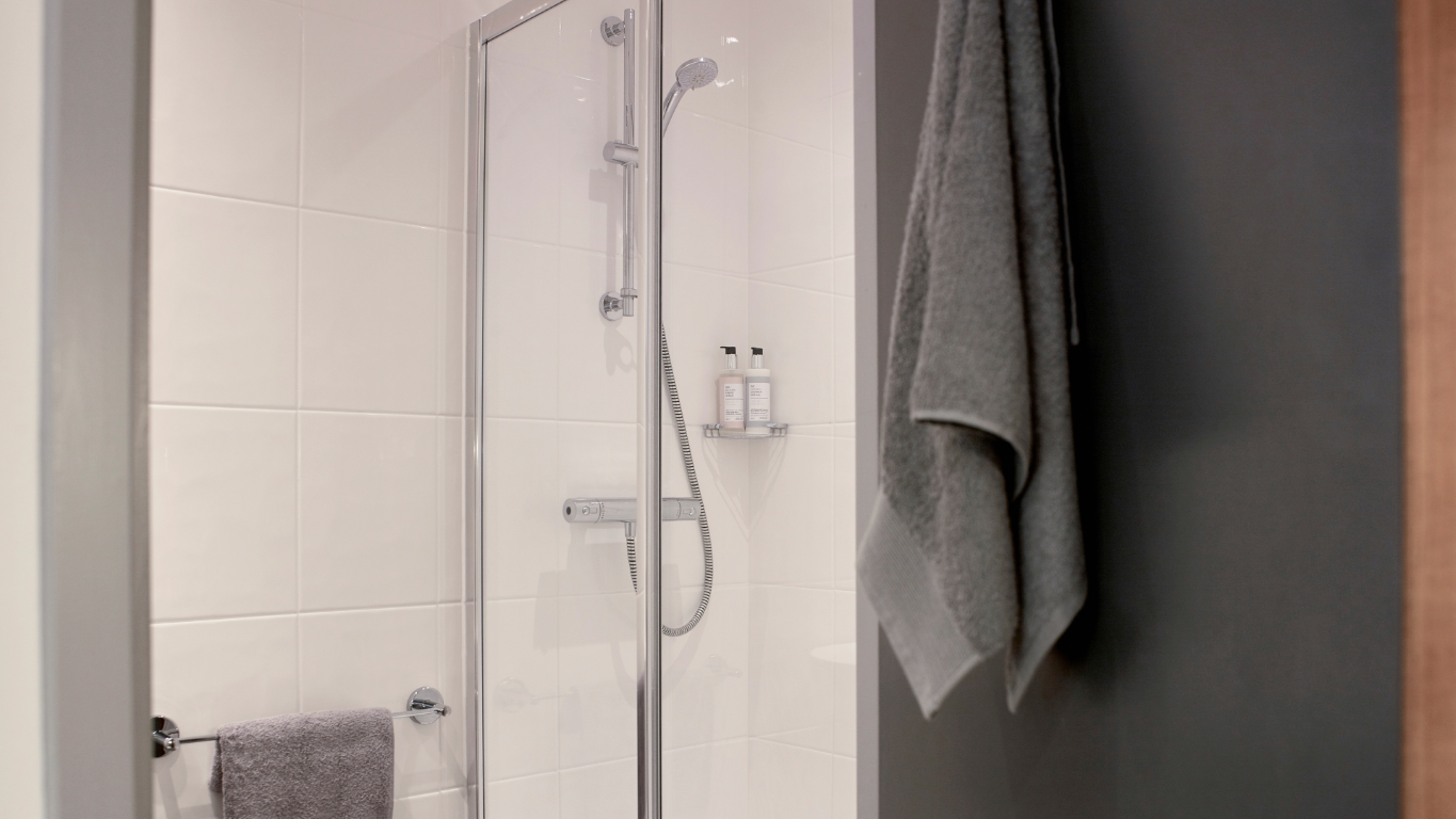  Silver Studio Deluxe Accessible  -  Lace Market Studios  - Gallery -  4