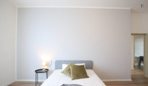 Delightful single bedroom close to Modena train station