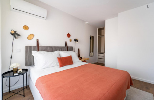 Lovely 1-bedroom apartment near Parque Da Ponte