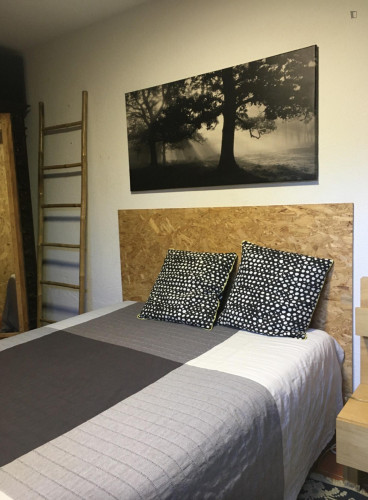 Room in s. Pedro Estoril in house with garden , 5 minutes to beach and train