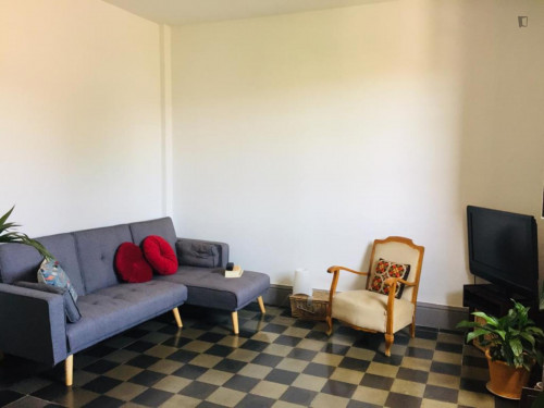 Homely double bedroom in Granada close to Plaza Escultor Francisco López Burgos