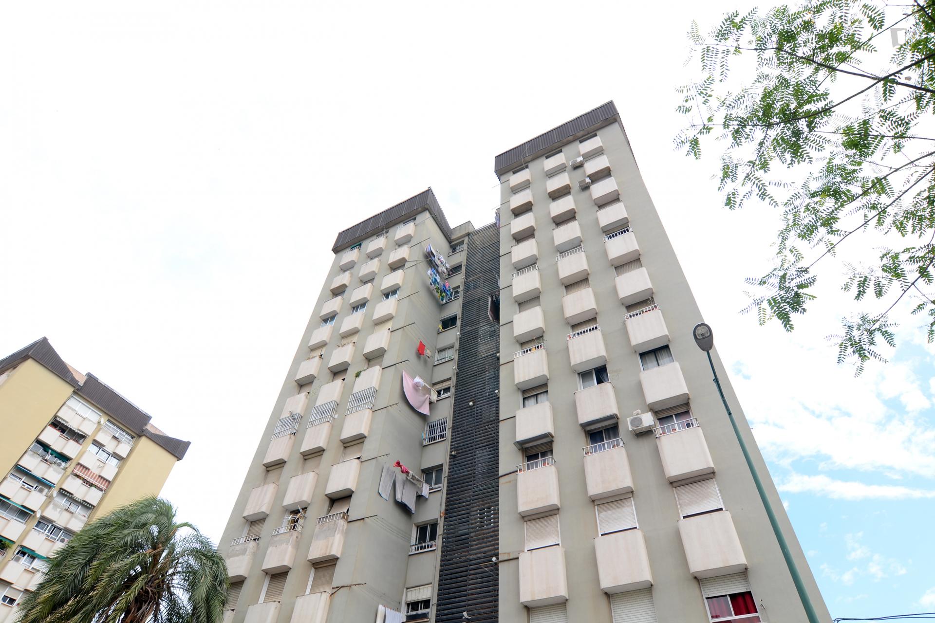 Cosy single bedroom just for female students, near Santa Cristina neighbourhood