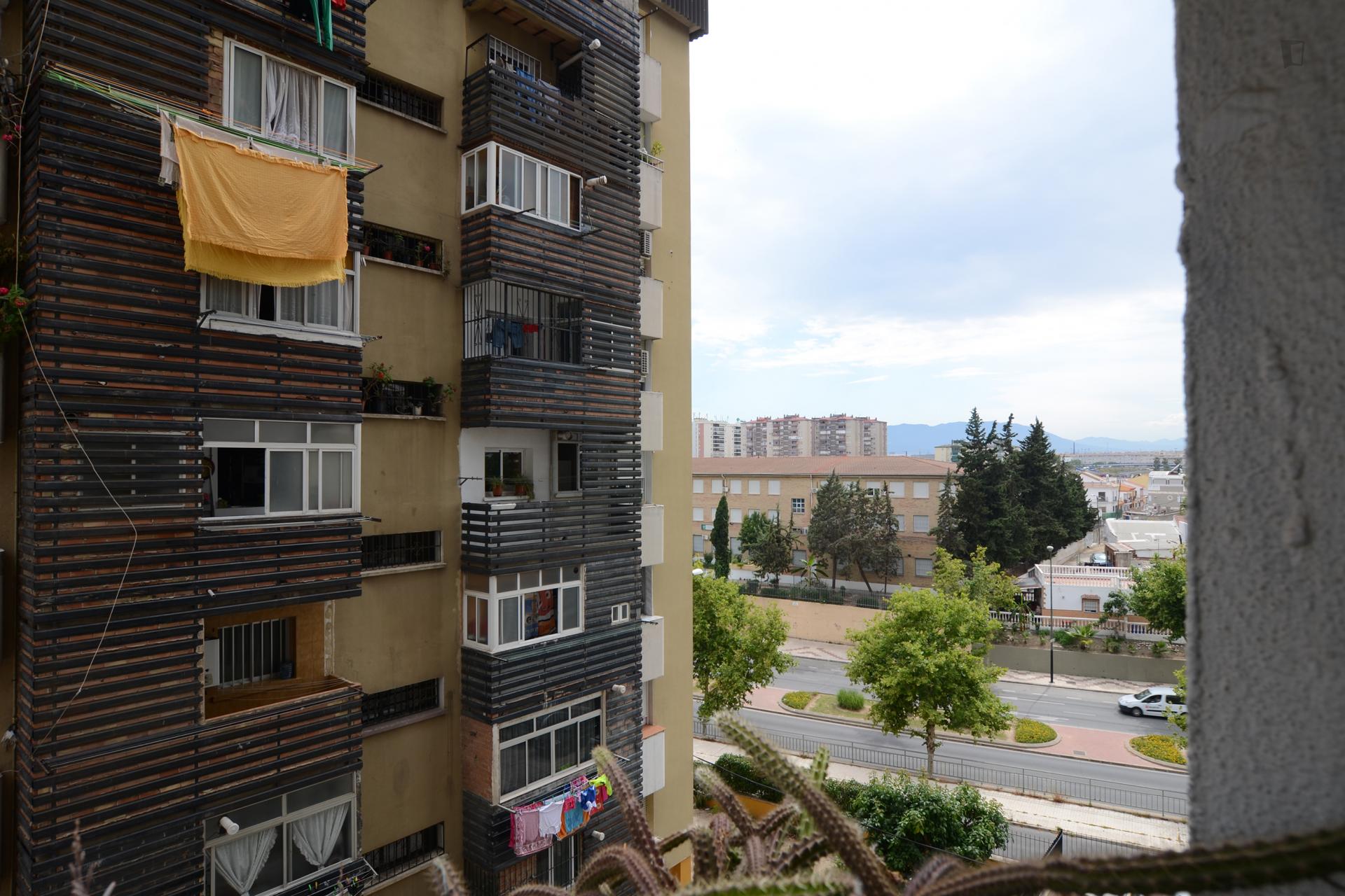 Cosy single bedroom just for female students, near Santa Cristina neighbourhood