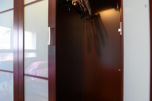 Small and cosy single bedroom, placed near Santa Cristina neighbourhood